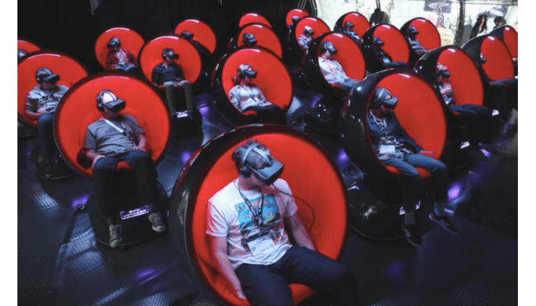 スクリーンのない映画館？VRシネマを実現するVoyager VR chair