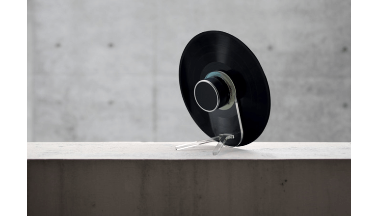 アナログレコードをBluetoothスピーカーに「Vinyl Bluetooth Speaker」
