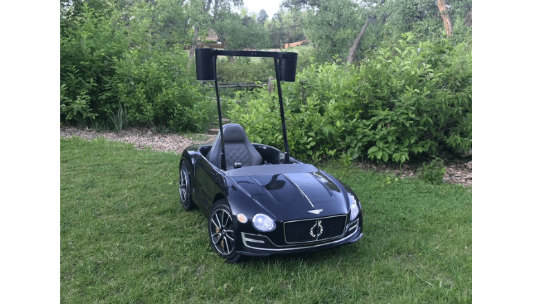 リモコン操作でゴルフキャディバッグを楽々運搬「Car Caddie RC Golf Cart」