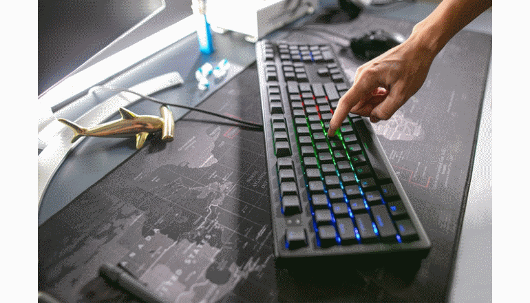 オープンソースの次世代型タイピングキーボード「Keystone」