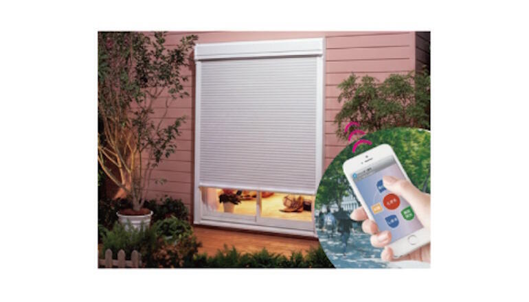 住宅DX、クラウドにつながる電動シャッターに防犯・安心機能を追加